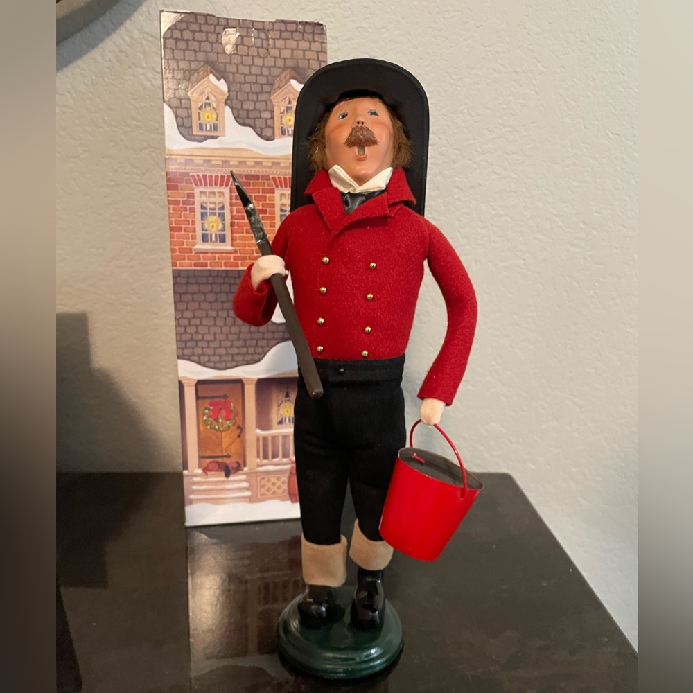 EUC Beyer’s Choice Fireman w/ Axe & Bucket